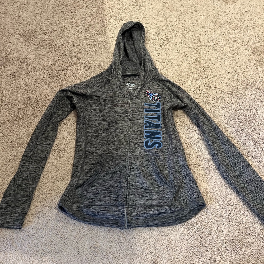Women’s Small Titans Zip Up Hoodie